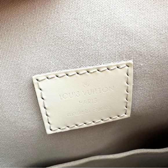 Not For Sale - Louis Vuitton Epi Leather Lockit Vertical Handbag Ivory - Picture 7 of 12